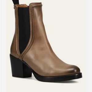 Frye Women's Jean Chelsea Leather Boots in Stone